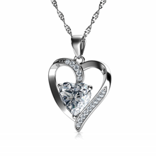 Load image into Gallery viewer, Crystal heart necklace